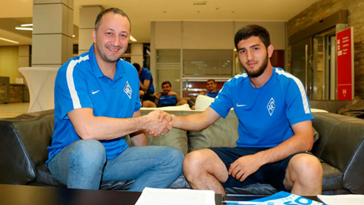 Rusiya klubu azərbaycanlı futbolçu ilə müqavilə bağlayıb
