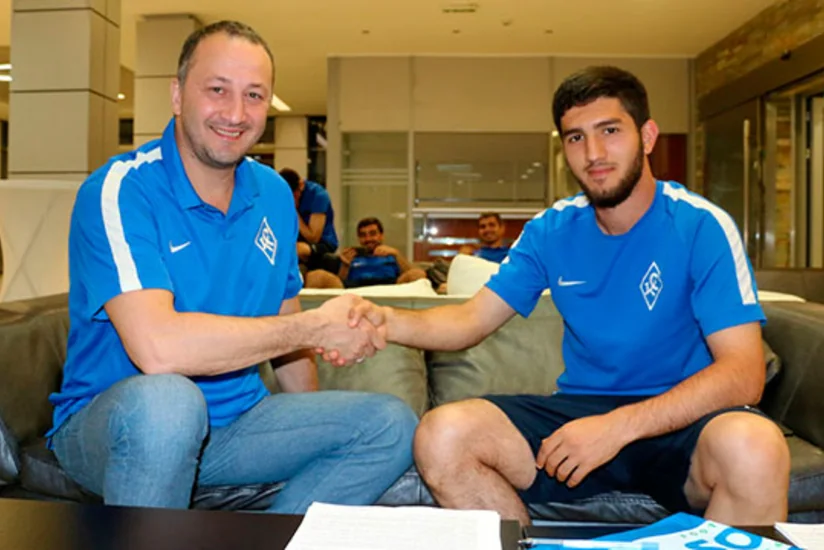 Rusiya klubu azərbaycanlı futbolçu ilə müqavilə bağlayıb