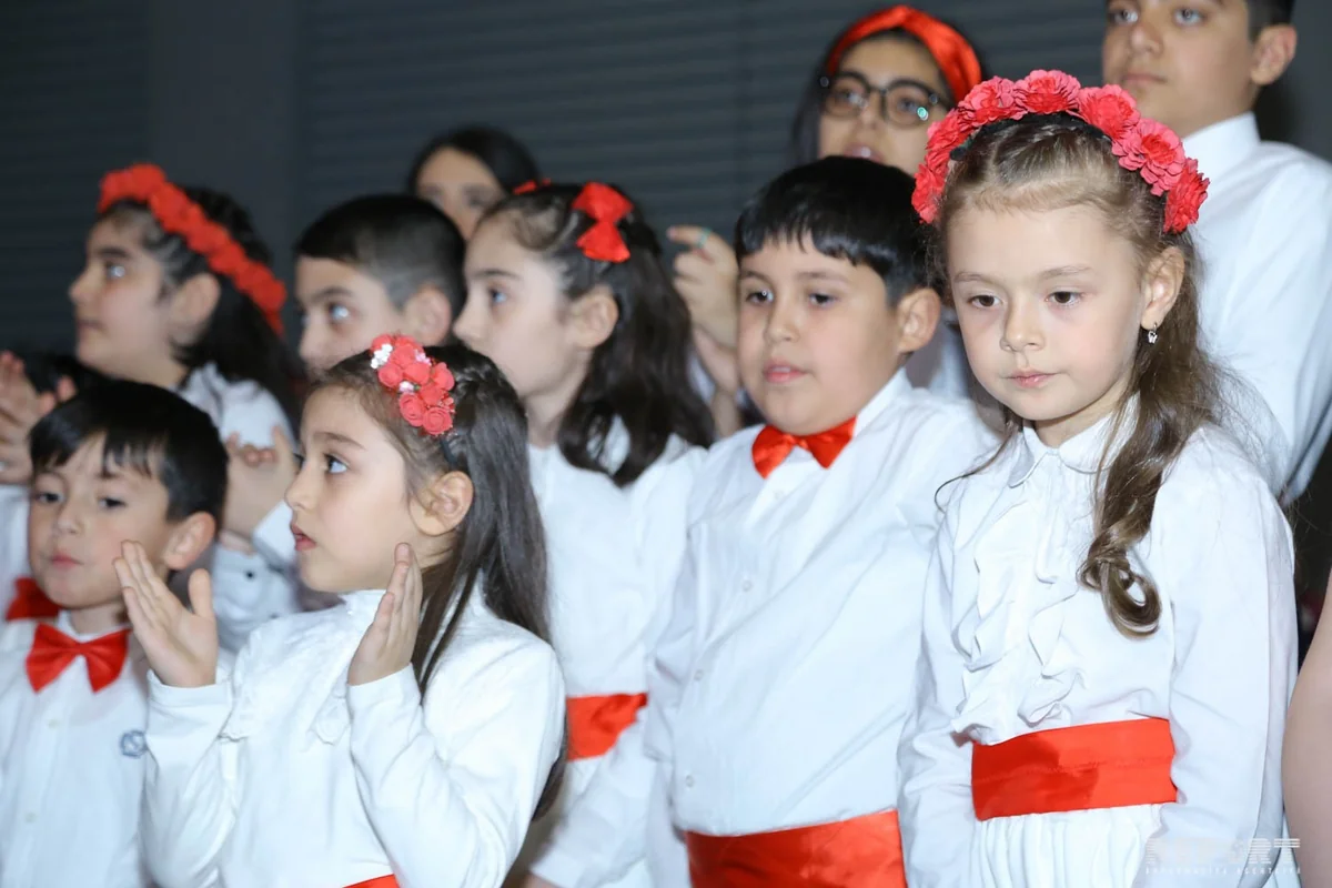 Sağlamlıq imkanları məhdud uşaq və gənclərin əl işlərindən ibarət sərgi və konsert proqramı təşkil olunub