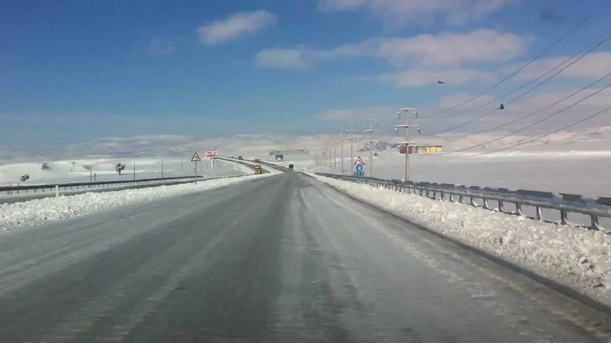 Şaxtalı hava şəraiti ilə əlaqədar yolların buz bağlaması ehtimalı var