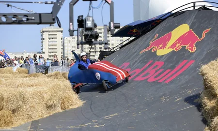 Heydər Əliyev Mərkəzinin qarşısında Red Bull Soapbox” yarışı keçirilib