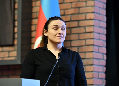 Fərid Qayıbov ötən ay beynəlxalq turnirlərdə medal qazanmış idmançılarla görüşüb