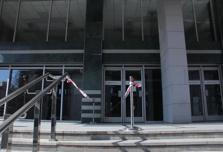 Bakıda metro stansiyalarının girişində sərnişinlərin hərəkəti məhdudlaşdırılıb