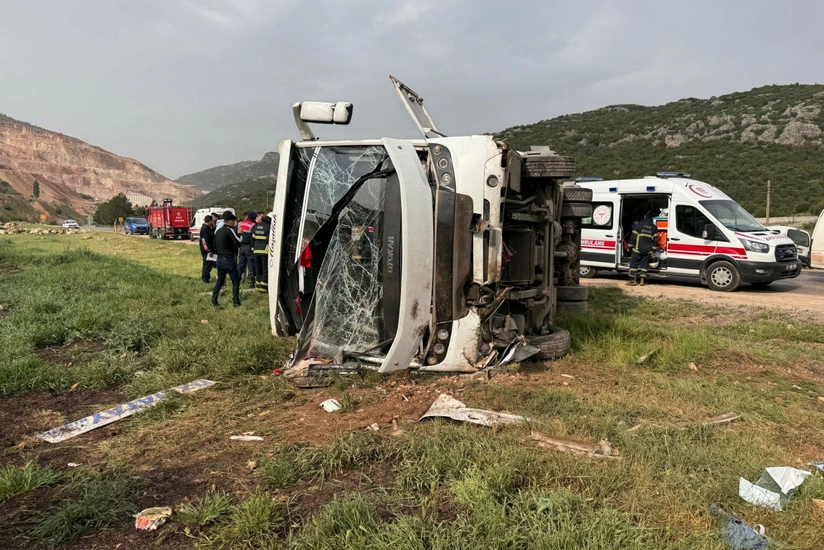 Passenger bus accident kills one, injures 17 in Türkiye