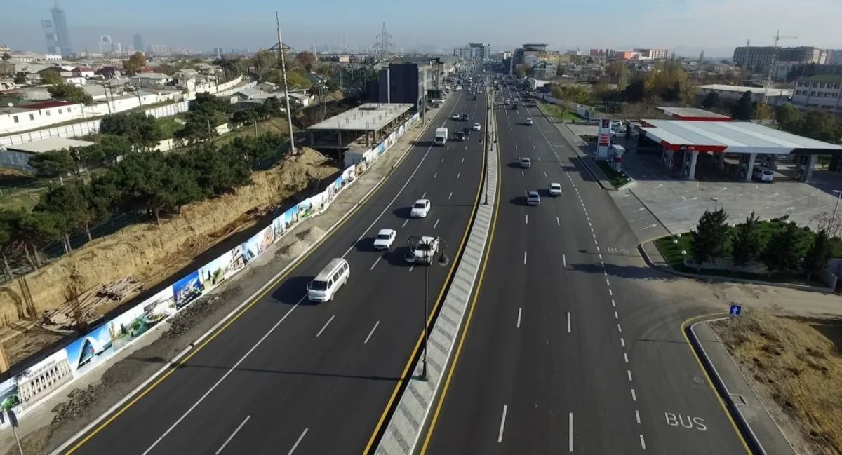 Babək prospektində su xəttində qəza baş verib