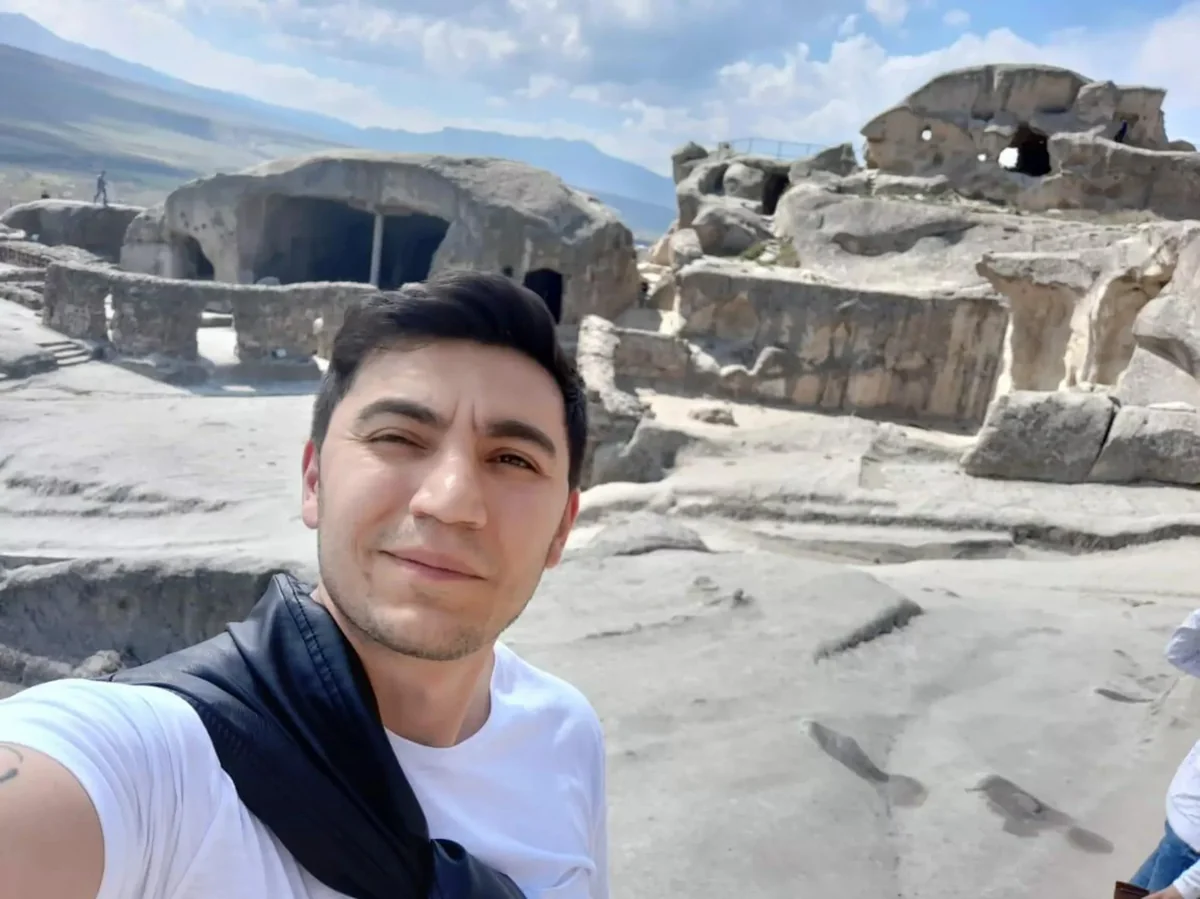 “Tik-Tok” istifadəçisini yazdığı nalayiq ifadələrə görə öldürən şəxsə hökm oxunub