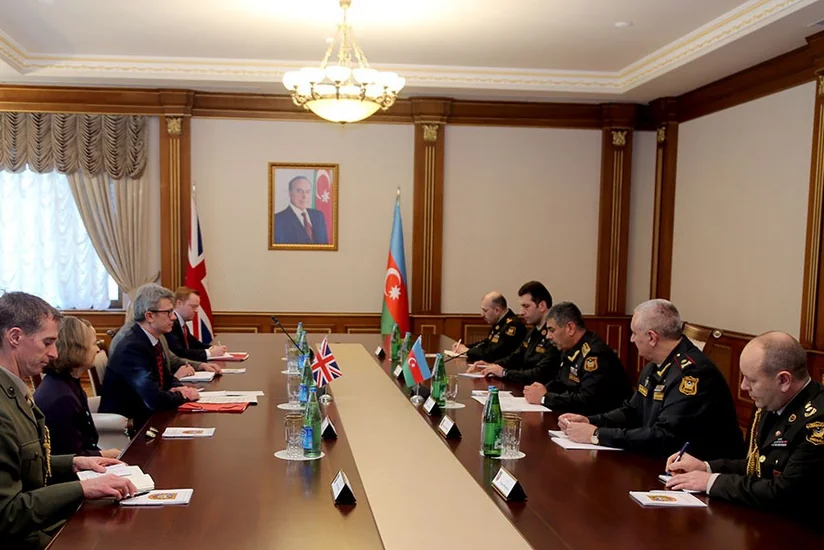 Azərbaycan və Böyük Britaniya arasında hərbi əməkdaşlıq məsələləri müzakirə olunub