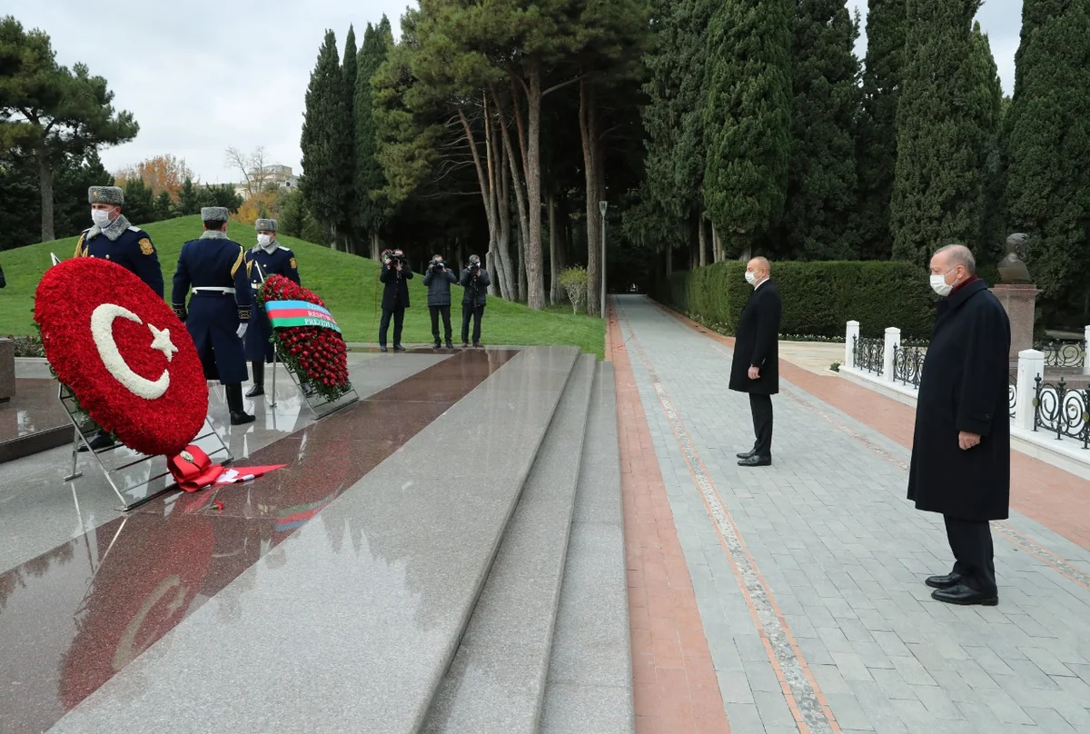 İlham Əliyev və Rəcəb Tayyib Ərdoğan ümummilli lider Heydər Əliyevin məzarını ziyarət ediblər