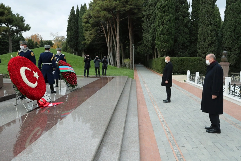 İlham Əliyev və Rəcəb Tayyib Ərdoğan ümummilli lider Heydər Əliyevin məzarını ziyarət ediblər