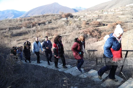 Xarici səyyahlar Azıx mağarasında olub
