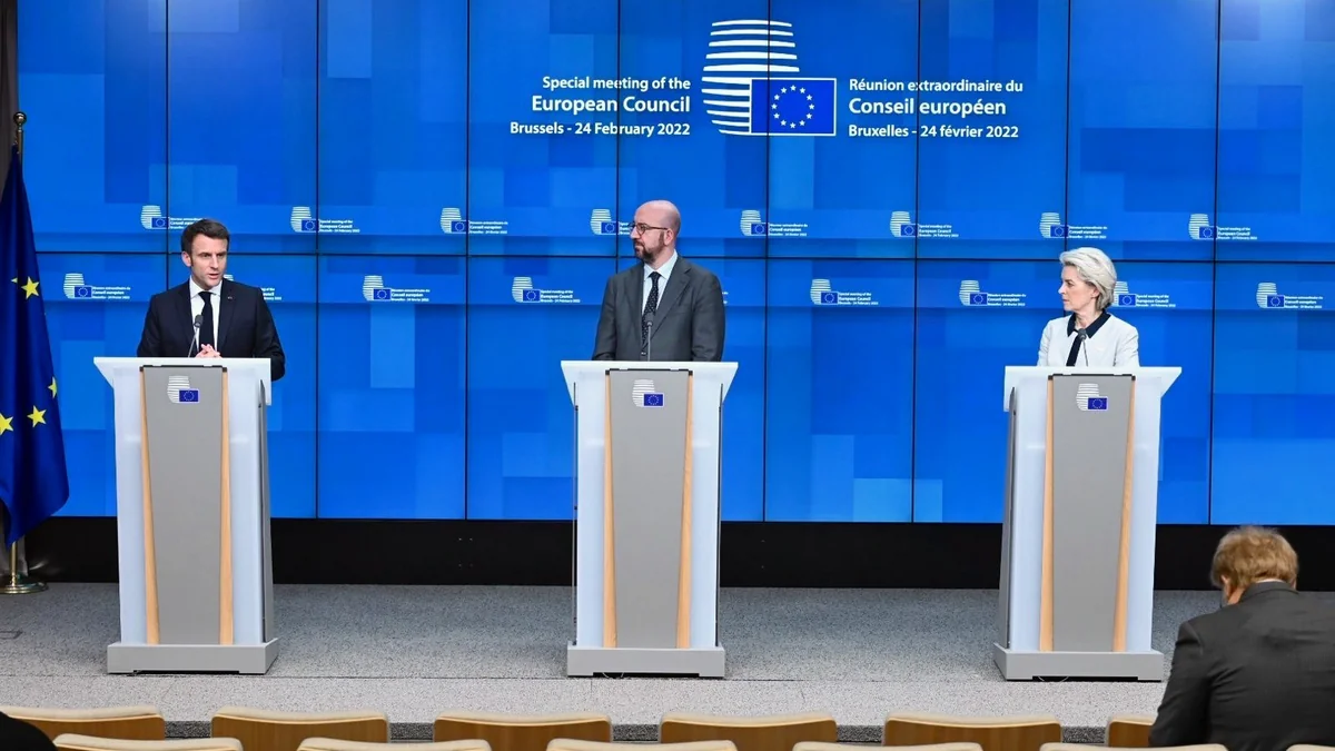 ЕС ввел ряд жестких санкций против России
