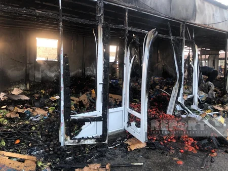 Sumqayıtda bazarda yanğın olub
