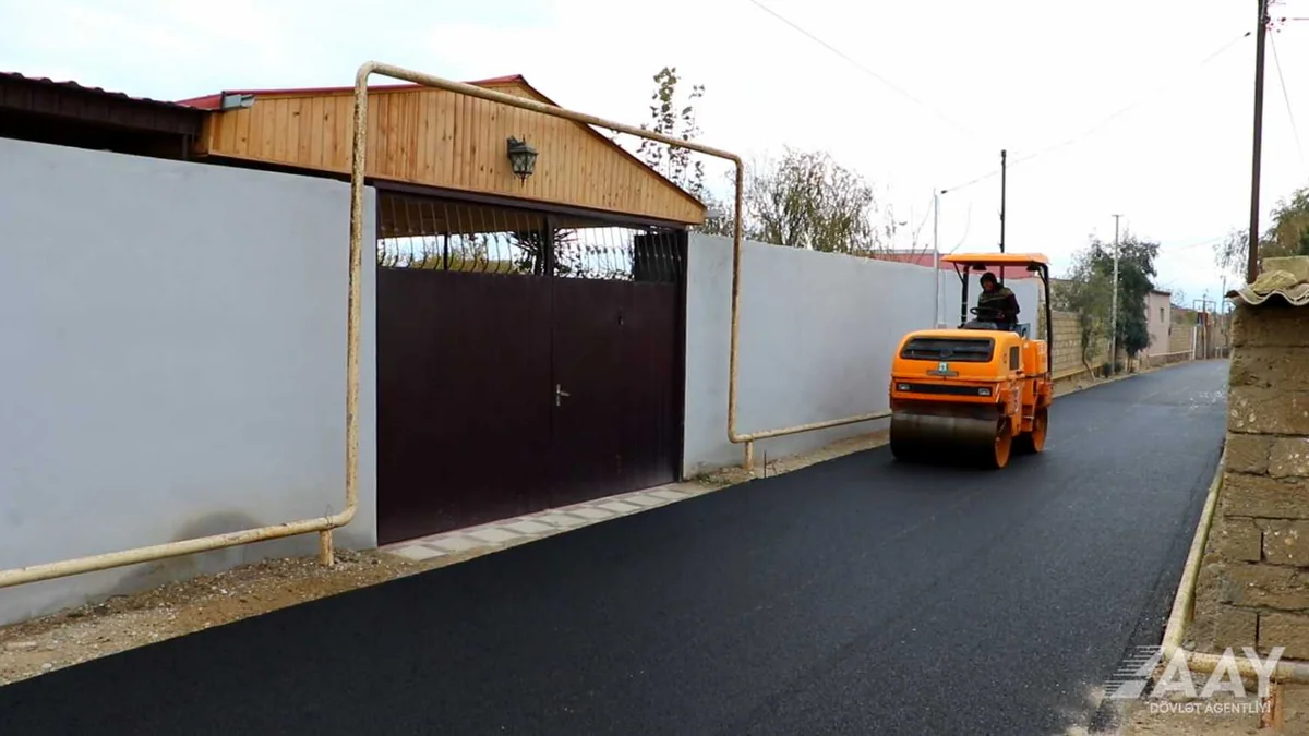 Bakının Pirallahı qəsəbəsində Elmar Nəbiyev küçəsi əsaslı təmir edilir