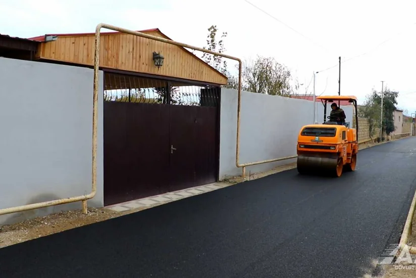 Bakının Pirallahı qəsəbəsində Elmar Nəbiyev küçəsi əsaslı təmir edilir