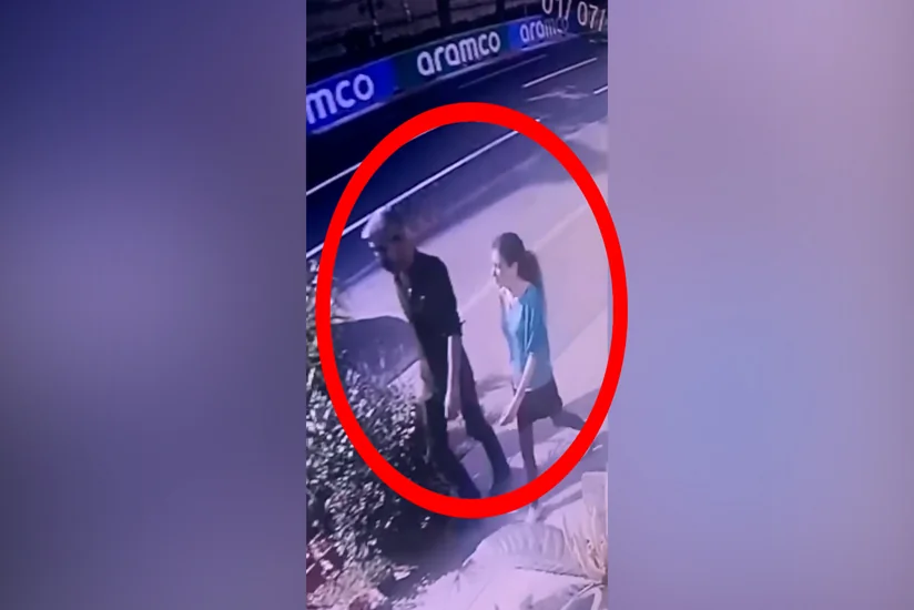 Bakıda azyaşlıya qarşı soyğunçuluq edənlər təhlükəsizlik kamerasına düşdü - VİDEO