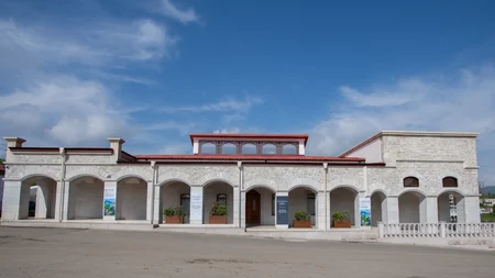 Şuşada Yaradıcılıq Mərkəzinin Heydər Əliyev Fondu tərəfindən aparılan bərpa işlərindən sonra açılışı olub