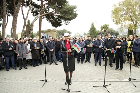 Bakıda “Bayraq yürüşü” keçirilib