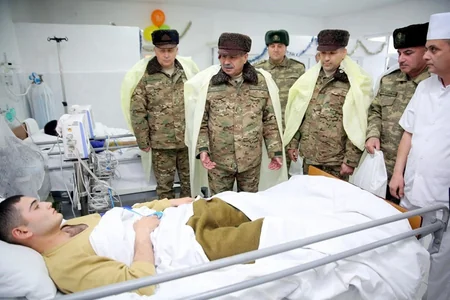 Müdafiə Nazirliyinin rəhbərliyi cəbhə bölgəsində səfərdədir - VİDEO