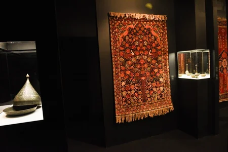 Moskvada Heydər Əliyev Fondunun daha bir layihəsi  Yeddi gözəl sərgisi açılıb - FOTO
