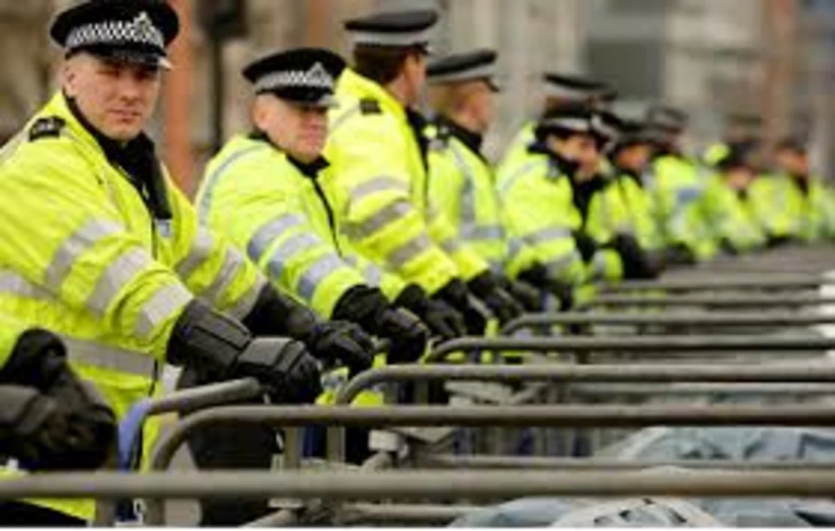 Britaniya polisi Paris hadisələrinin ardınca yəhudilərin mühafizəsini gücləndirib
