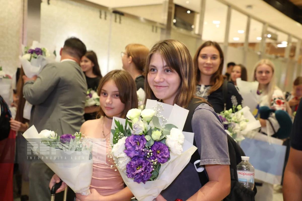 Daha 30 ukraynalı uşaq reabilitasiya üçün Azərbaycana gətirilib