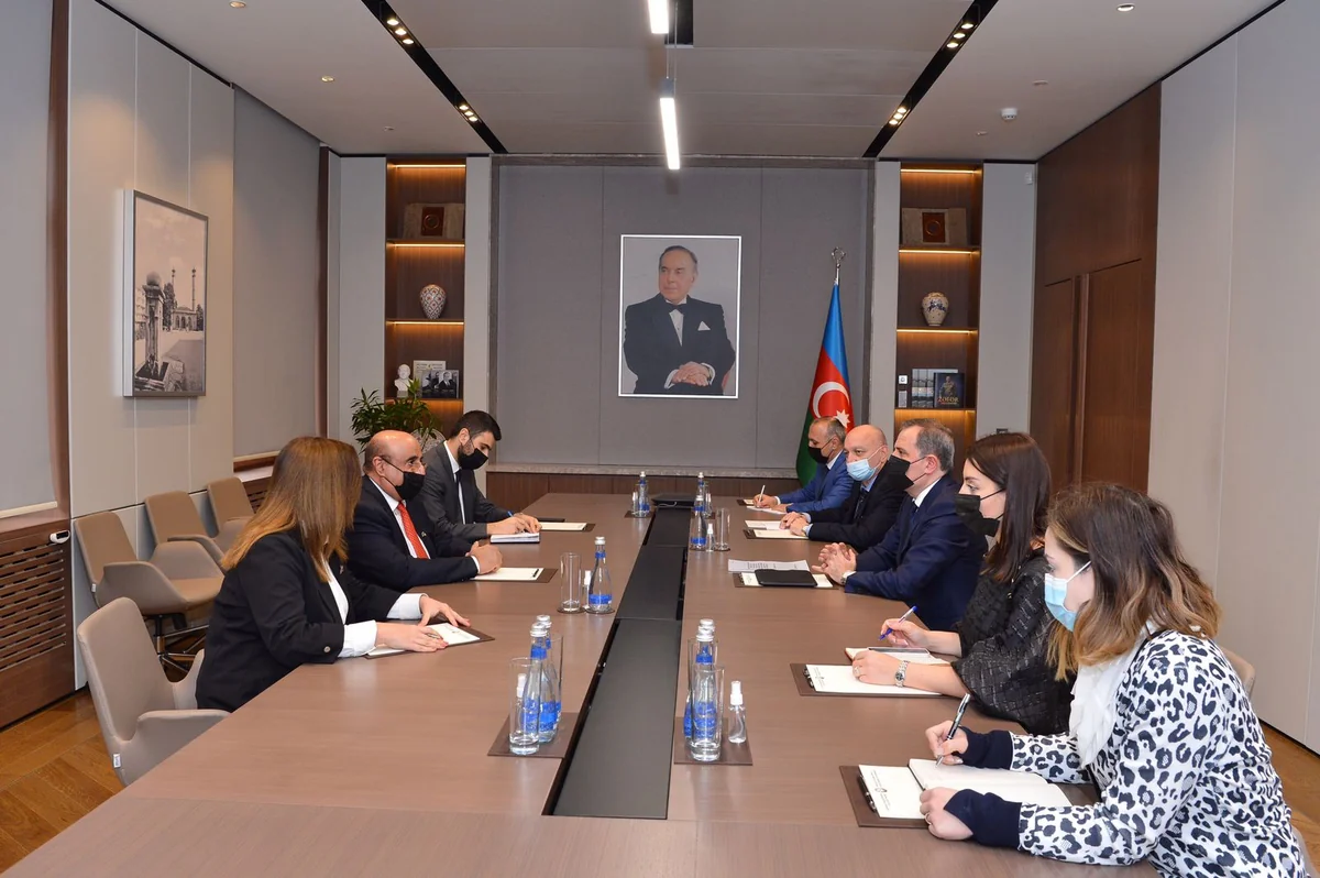 Ceyhun Bayramov Küveytin Azərbaycandakı səfiri ilə görüşüb