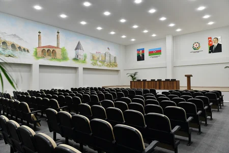 Мехрибан Алиева приняла участие в открытии здания средней школы и детского сада-яслей в Баку