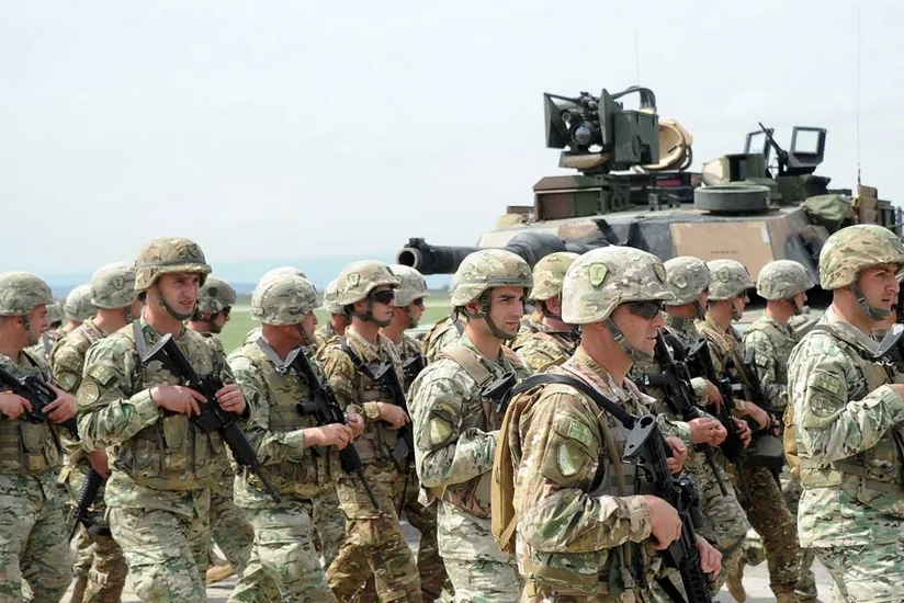 Gürcüstanda hərbçiləri daşıyan avtomobil qəzaya uğrayıb, 6 nəfər yaralanıb