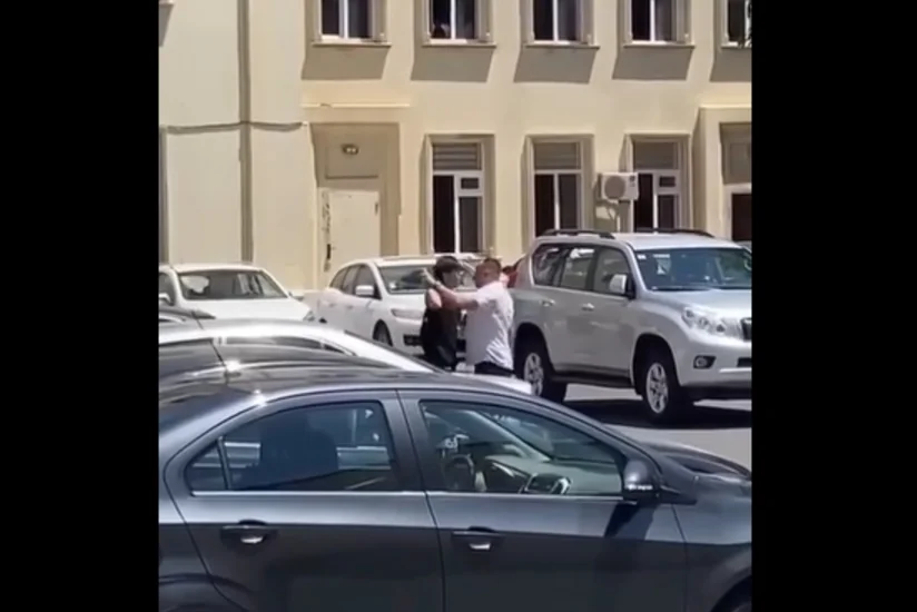 Bakıda şagirdlə insident yaşayan texniki işçi vəzifəsindən azad olunub - VİDEO