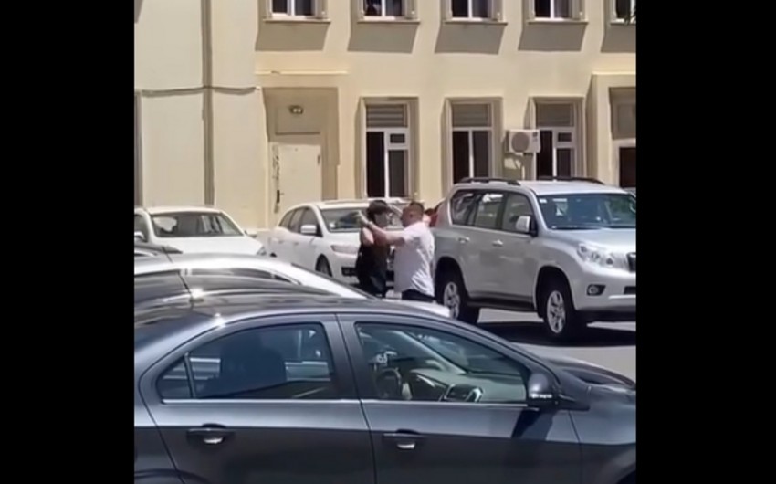 Bakıda şagirdlə insident yaşayan texniki işçi vəzifəsindən azad olunub - VİDEO