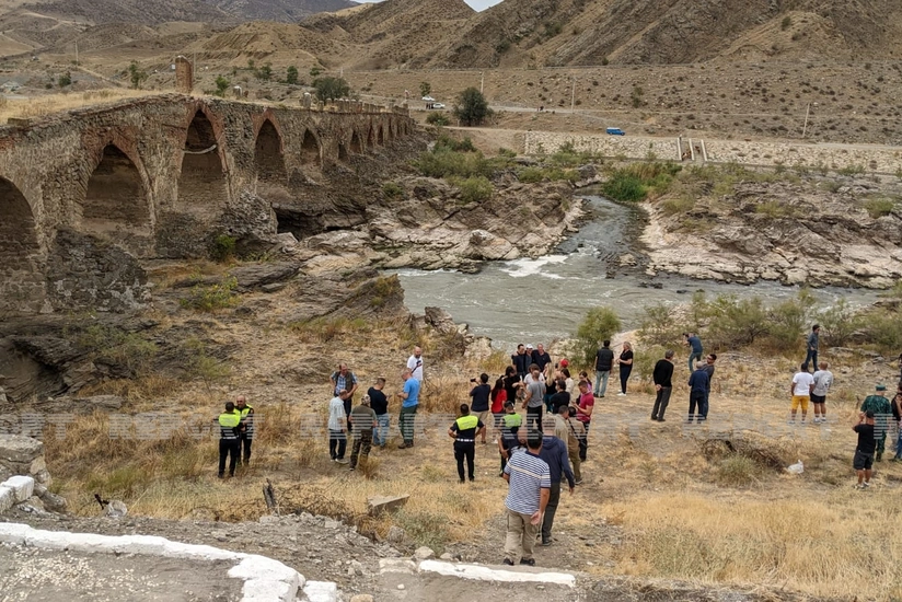 International travelers visit Khudafarin bridge