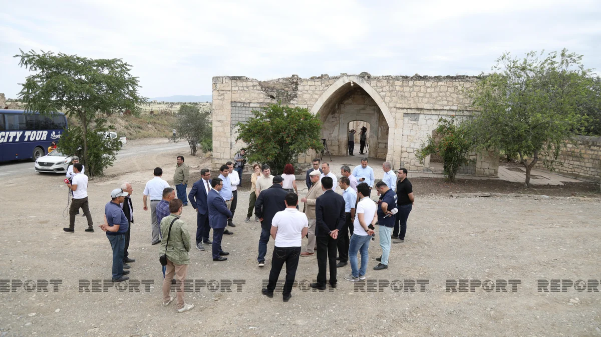 Jurnalistlər Qiyaslı məscidində olub