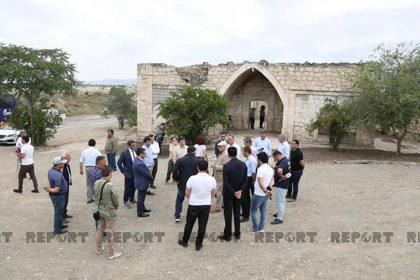 Jurnalistlər Qiyaslı məscidində olub
