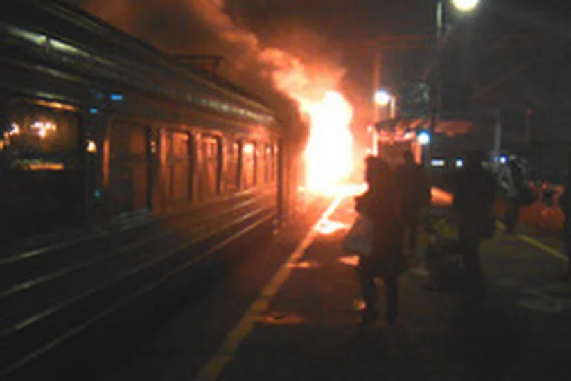 ​Электричка в Подмосковье загорелась от удара молнии