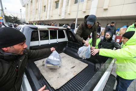В Баку продолжается сбор помощи пострадавшим от землетрясения в Турции