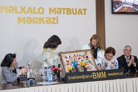 Flora Kərimova yeni klipinin təqdimatını keçirib