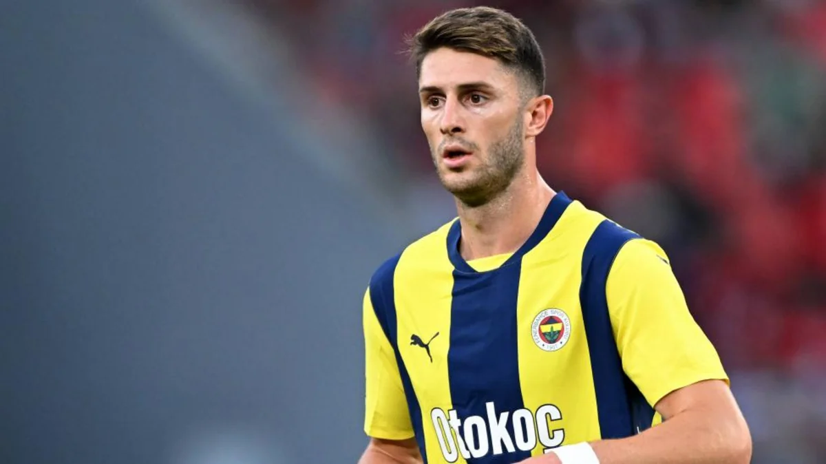 Türkiyə millisinin futbolçusu Fənərbağçadan ayrılmaq istəyir