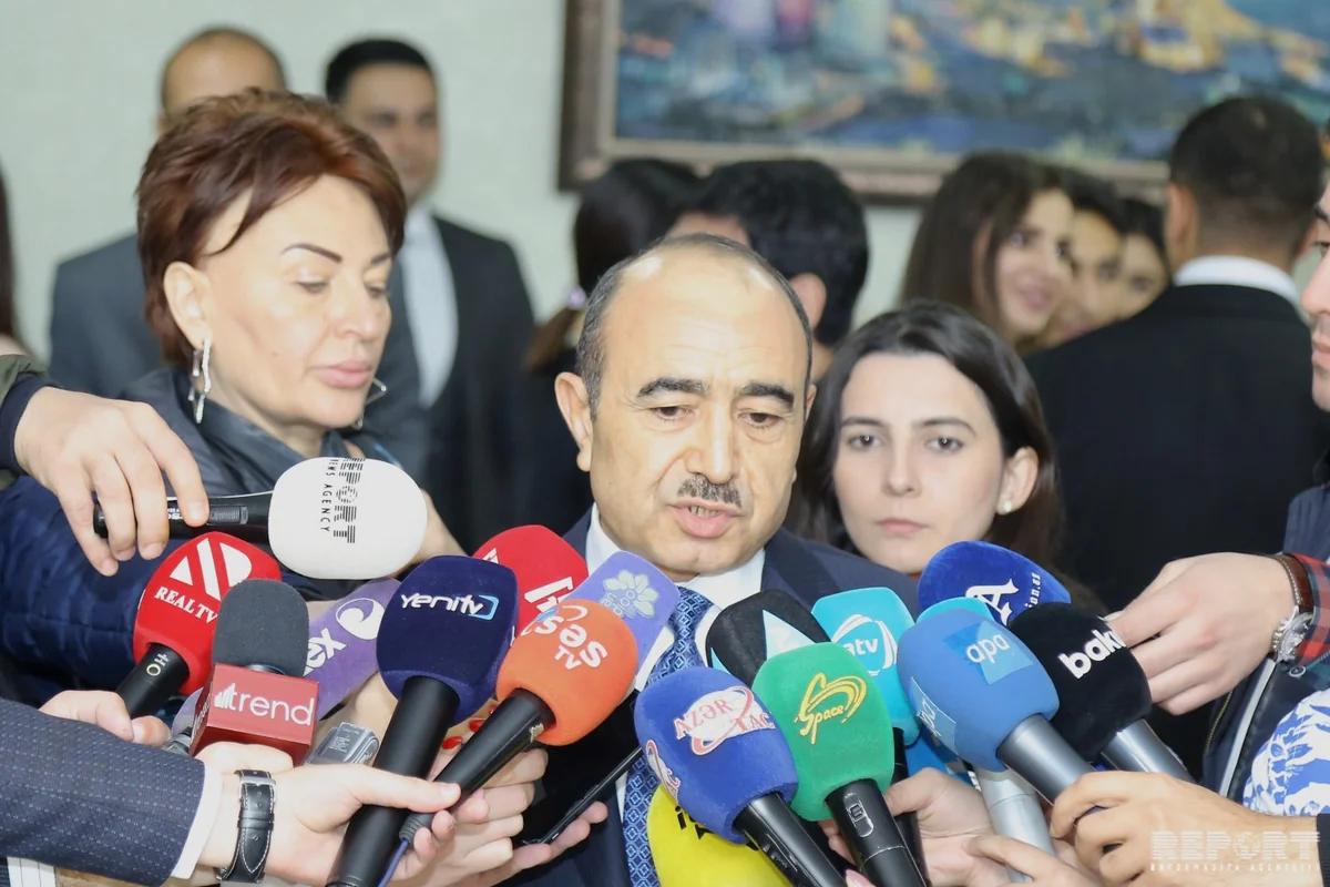 Əli Həsənov: Azərbaycan vətəndaşlarını xarici ölkələrə saxta yollarla aparanlar layiqli cəzalarını alacaqlar