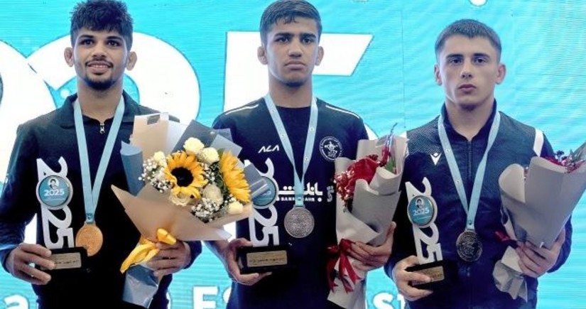 Azərbaycanın iki güləşçisi İranda medal qazanıb