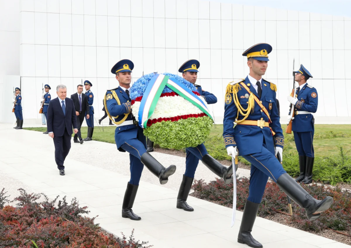Uzbekistani President pays tribute to National Leader Heydar Aliyev