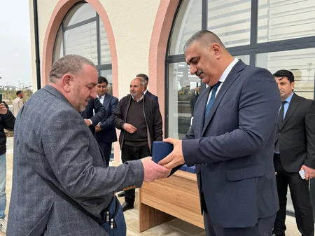 Ağdamın Sarıcalı kəndinə növbəti köç karvanı çatıb və açarlar təqdim edilib - YENİLƏNİB