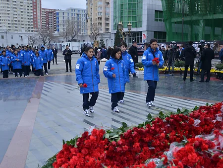 ​AFFA-nın əməkdaşları Ana harayı abidəsini ziyarət edib