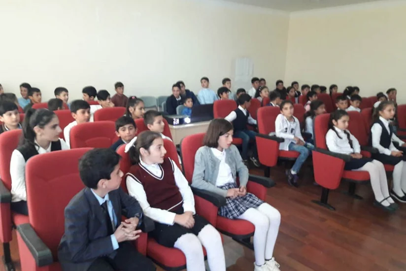 Cəlilabadda məktəblilərə internetdəki təhlükələrdən danışılıb - VİDEO