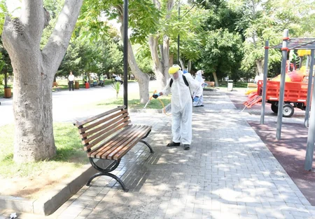 Bakı parklarında təmizlik-dezinfeksiya tədbirləri görülüb