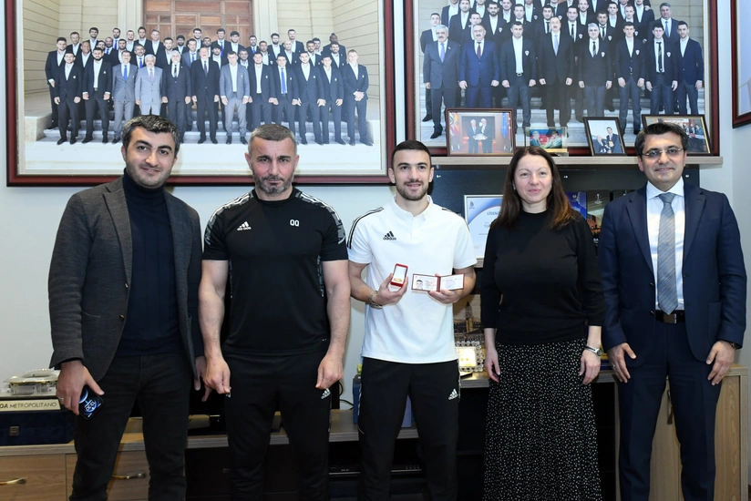 Qara Qarayev İdman ustası kimi təltif olunub
