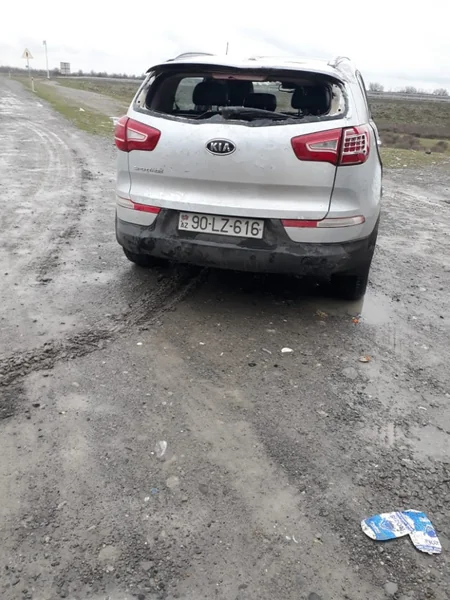 Kürdəmirdə yol qəzası olub, sürücü xəsarət alıb