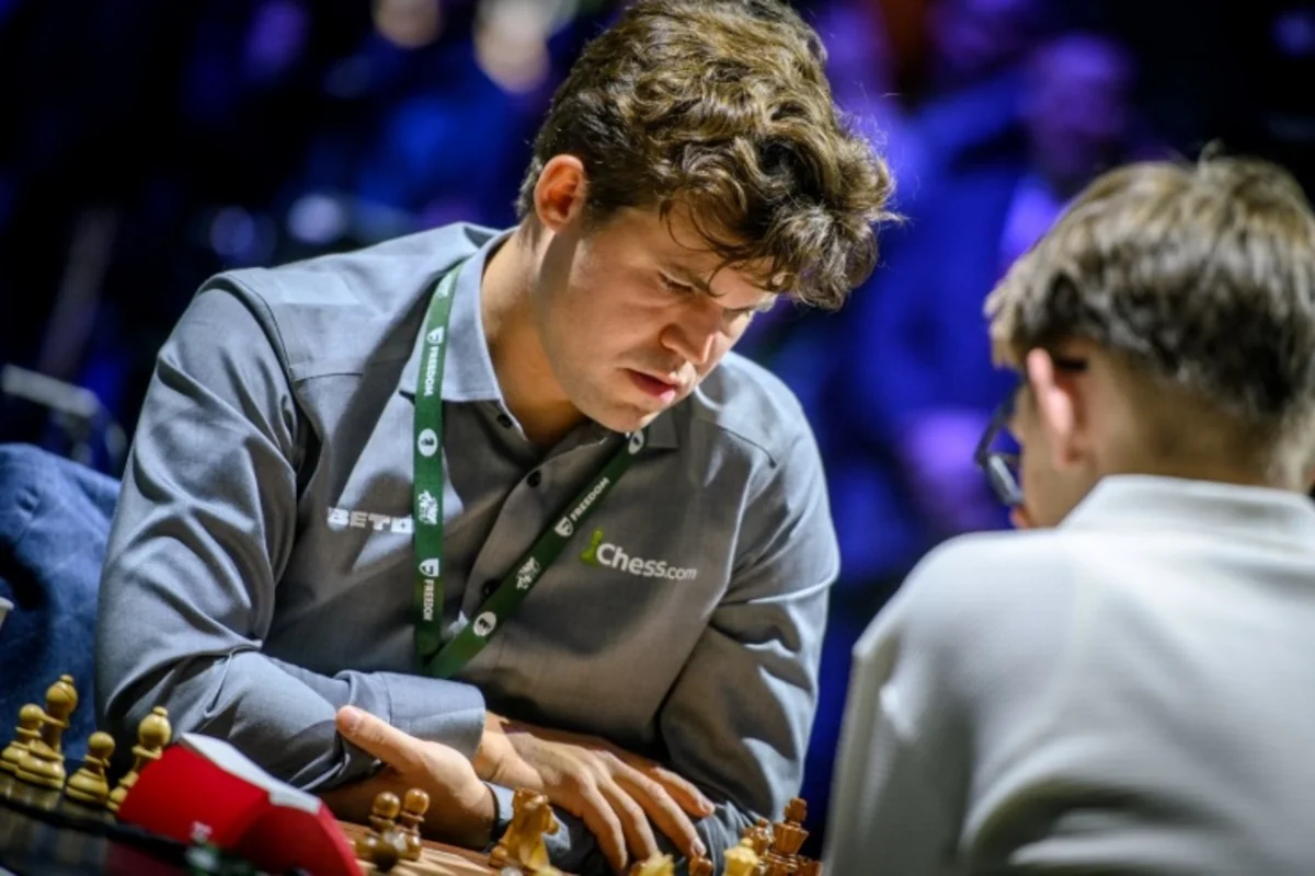FIDE изменила дресс-код на чемпионате мира по блицу после скандала с Карлсеном