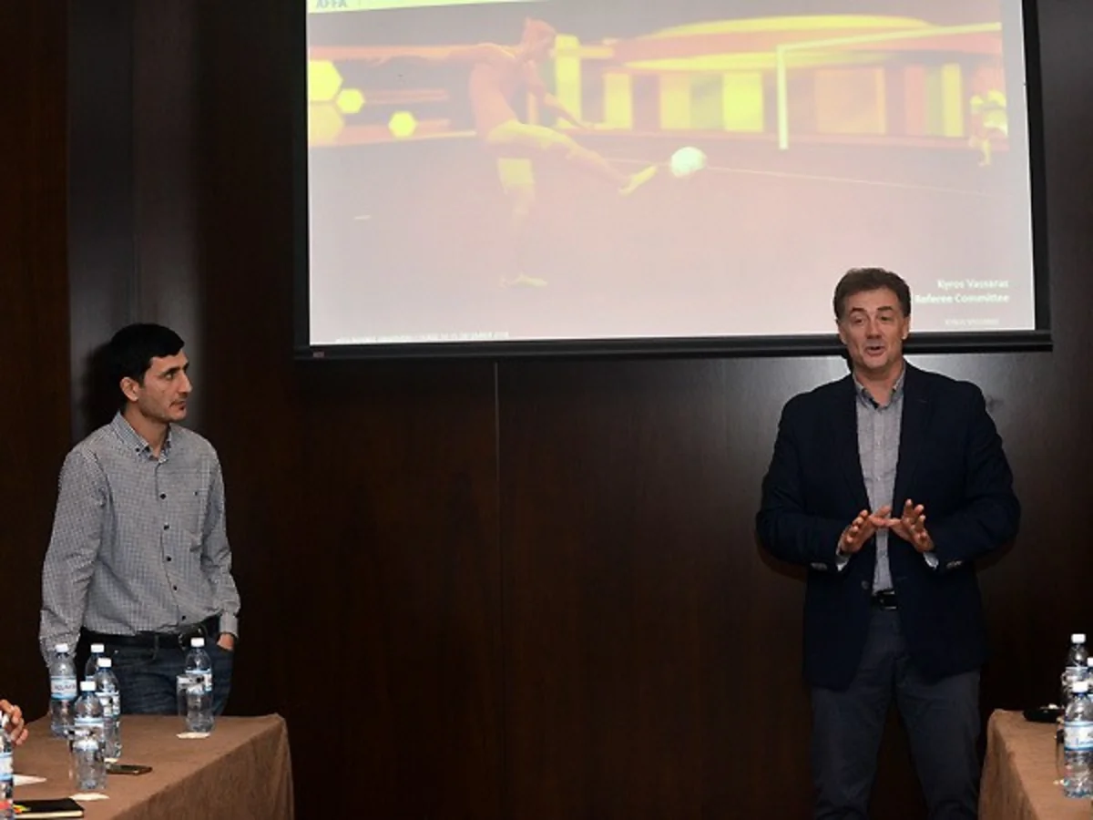 Azərbaycanın futbol hakimləri üçün seminar keçirilib
