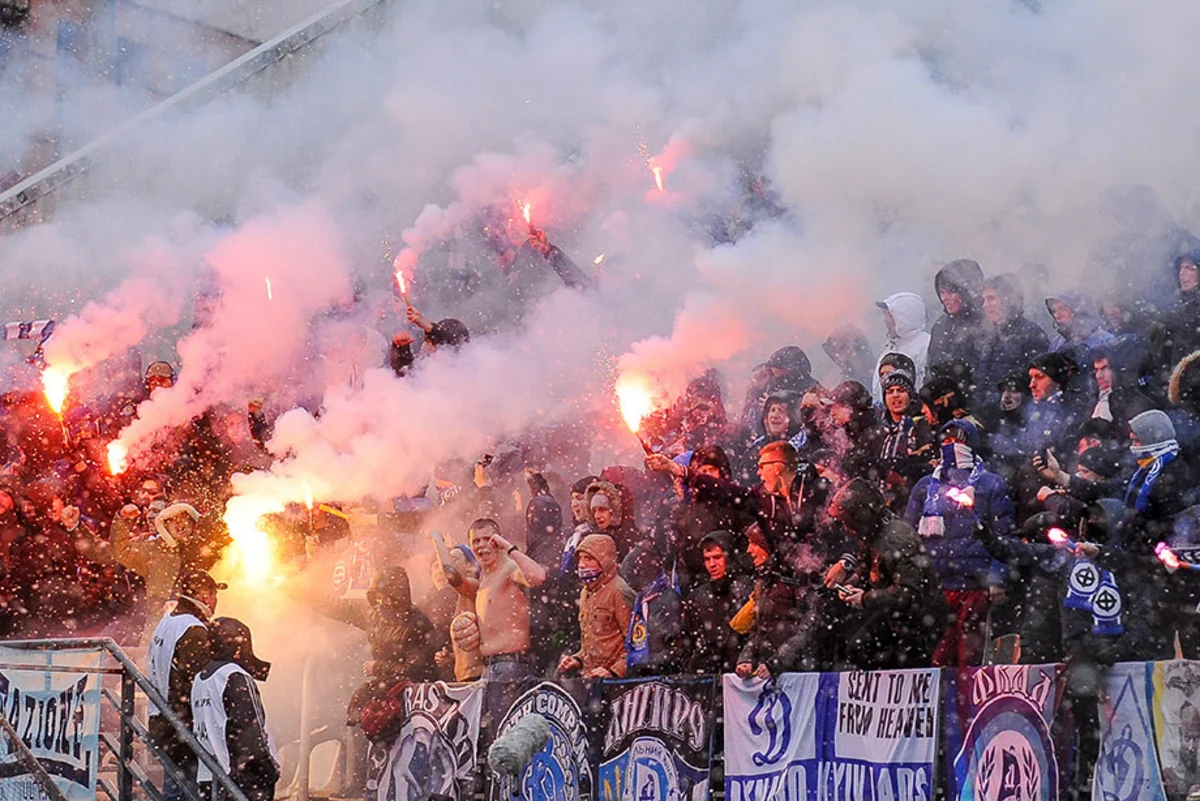 Dünyanın ən irqçi futbol azarkeşləri məlum olub