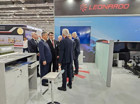 Zakir Həsənov Misirdə müasir silah və döyüş texnikası nümunələrini izləyib